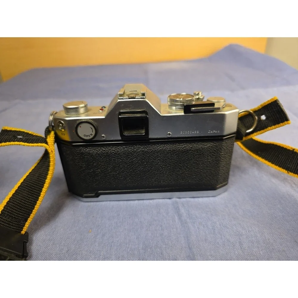 Yashica TL Electro X 35mm SLR Camera w/ Yashinon 50mm Lens UNTESTED PARTS REPAIR